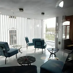Zero Box Hotel